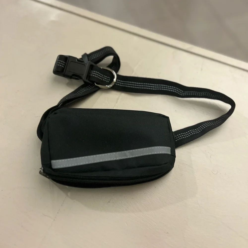 Pet Leash Black and Gray with carrying Bag—gorgeous and handy! Like new
